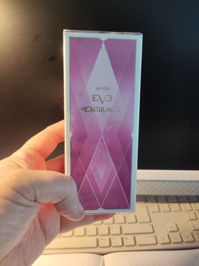 Eau de parfum "Eve Embrace" (Avon)