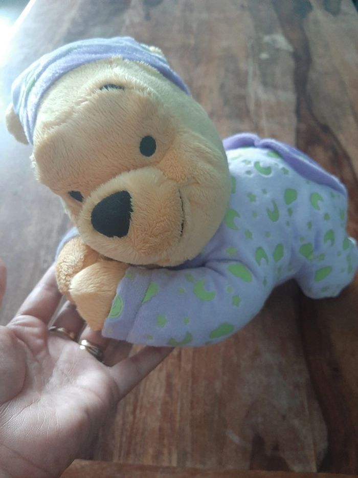 Peluche Winnie l'ourson phosphorescente - photo numéro 3