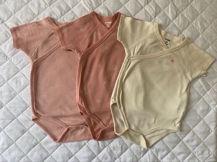 Lot de 3 bodies Kiabi taille 9 mois - En très bon état