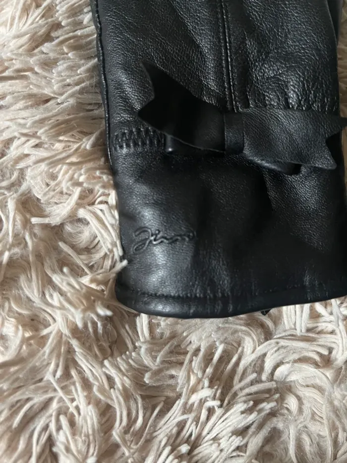 Black lined lambskin gloves, size M - photo numéro 2