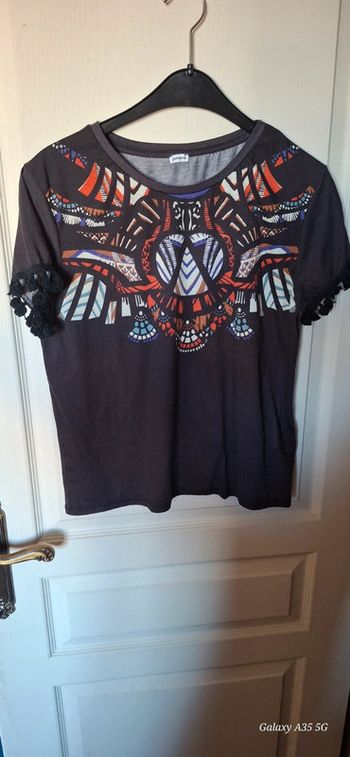 T-shirt pompon