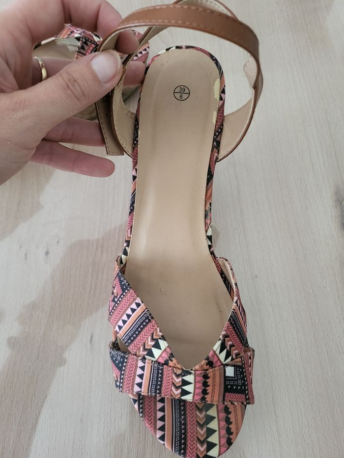 Chaussures Taille 39 - photo numéro 2