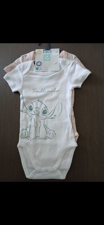 Lot 2 bodies manches courtes fille stitch disney 71 cm 9 mois