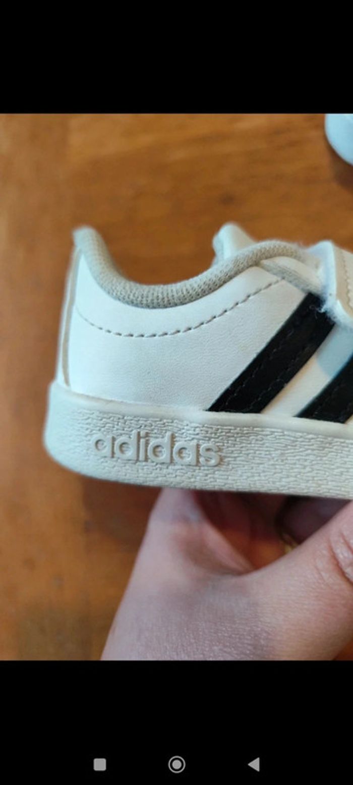Basket blanche Adidas à bandes noires taille 21 - photo numéro 8