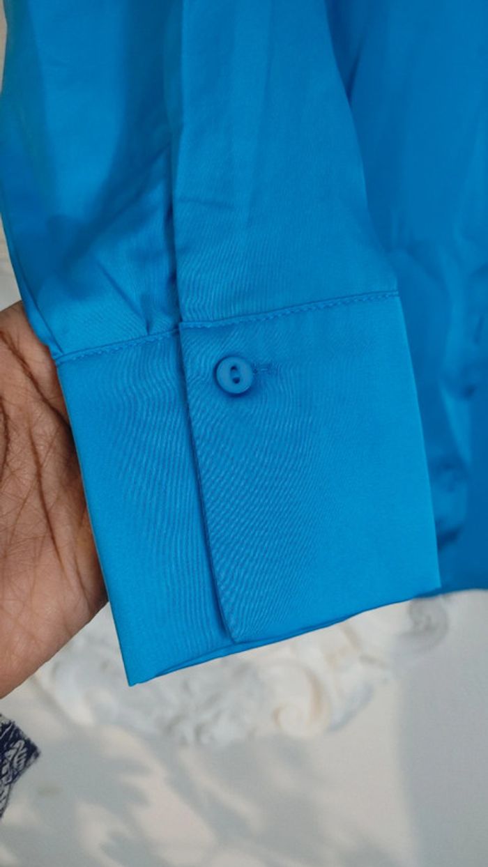 Chemise en satin bleu - photo numéro 4