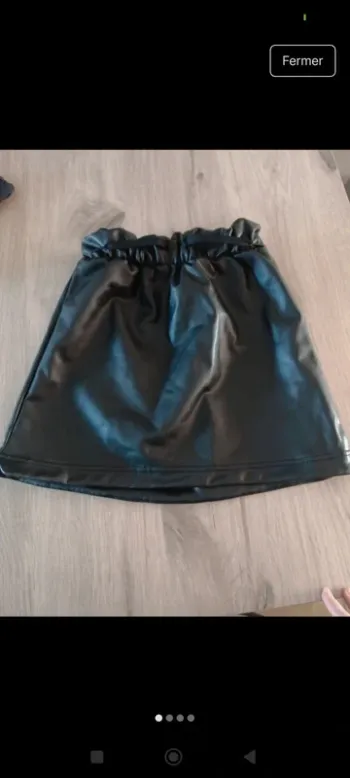Jupe En simili cuir Zeeman 8/9 ans , doublée , neuve !