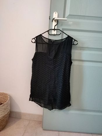 Top noir ajouré avec doublure