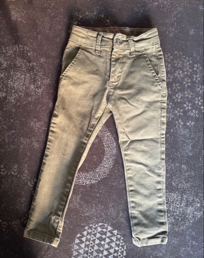 Pantalon enfant kaki – Très bon état