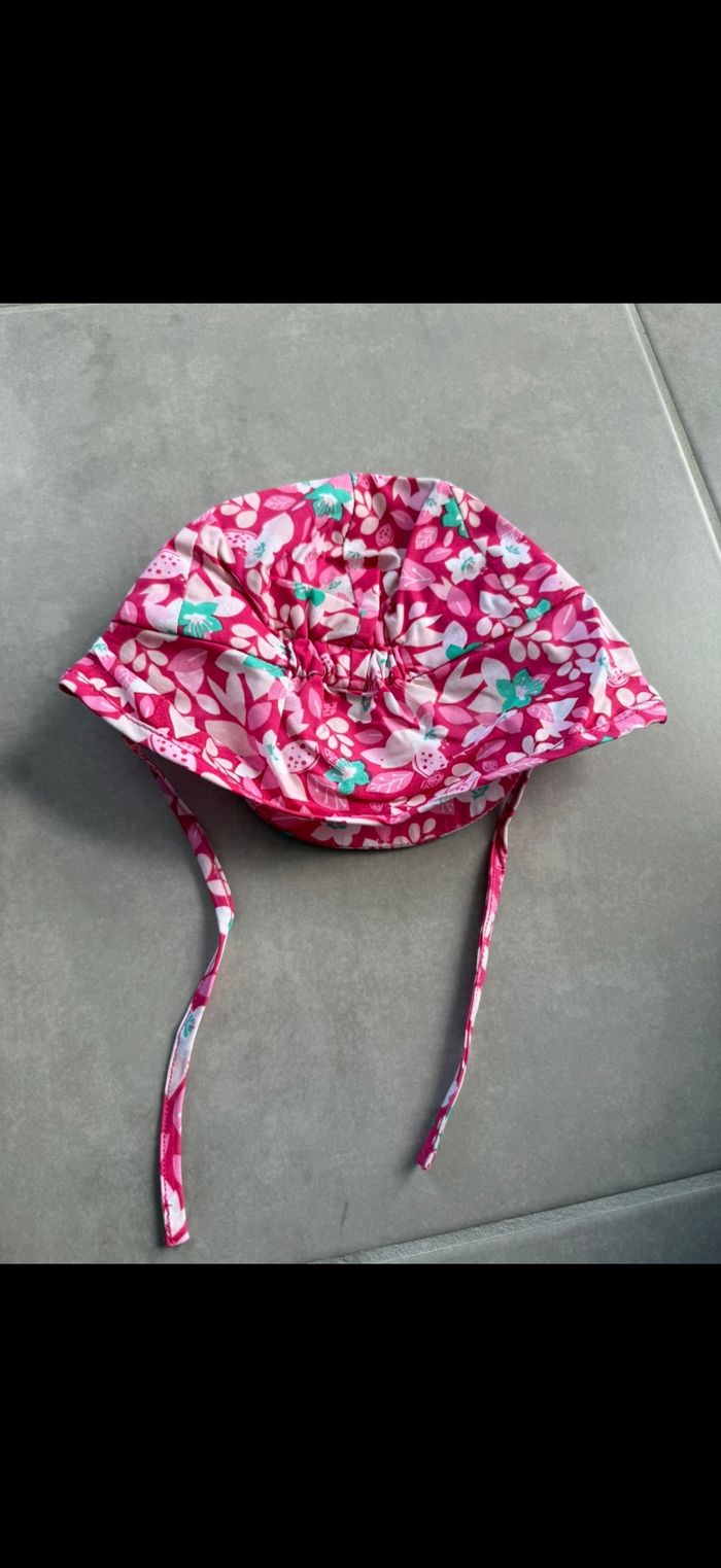 Casquette avec ficelles été fleurs 1/3 mois - photo numéro 9