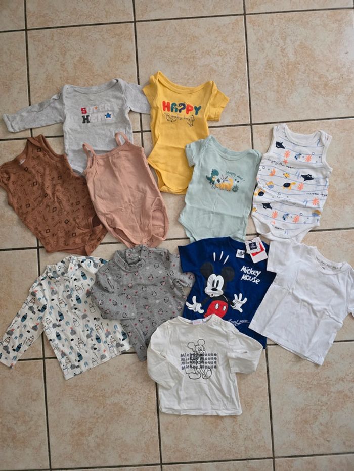 Lot 9 mois vêtements bodys t-shirts