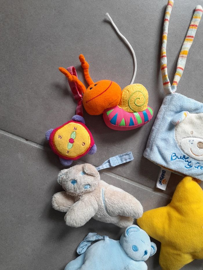 Lot peluche pour arche bébé - photo numéro 2