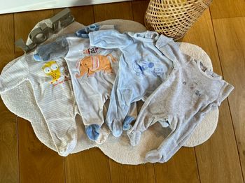 Lot de 4 pyjamas taille 56 (1 mois)