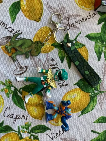 Lot de figurines et porte-clés