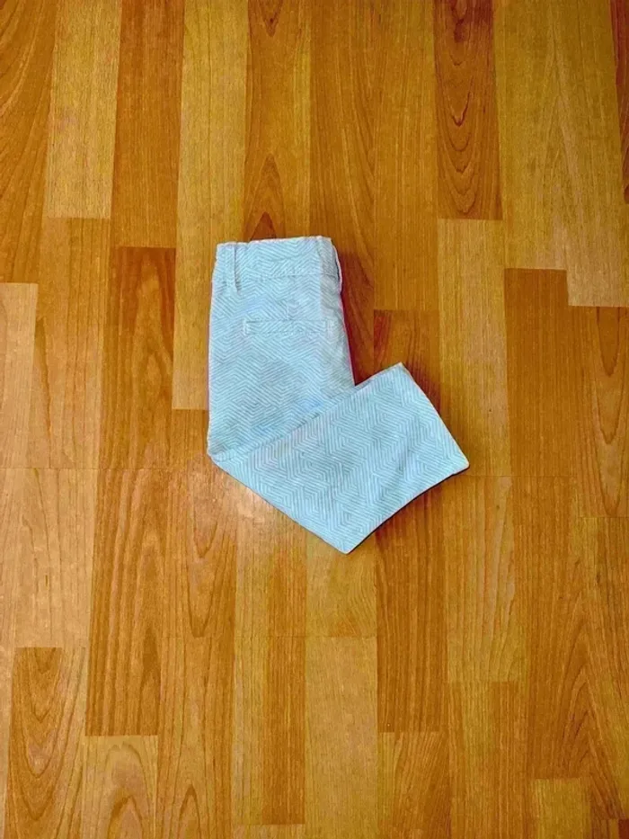 Pantacourt Okaïdi 4 ans Blanc Motifs Bleu Clair - État Impeccable ! - photo numéro 2