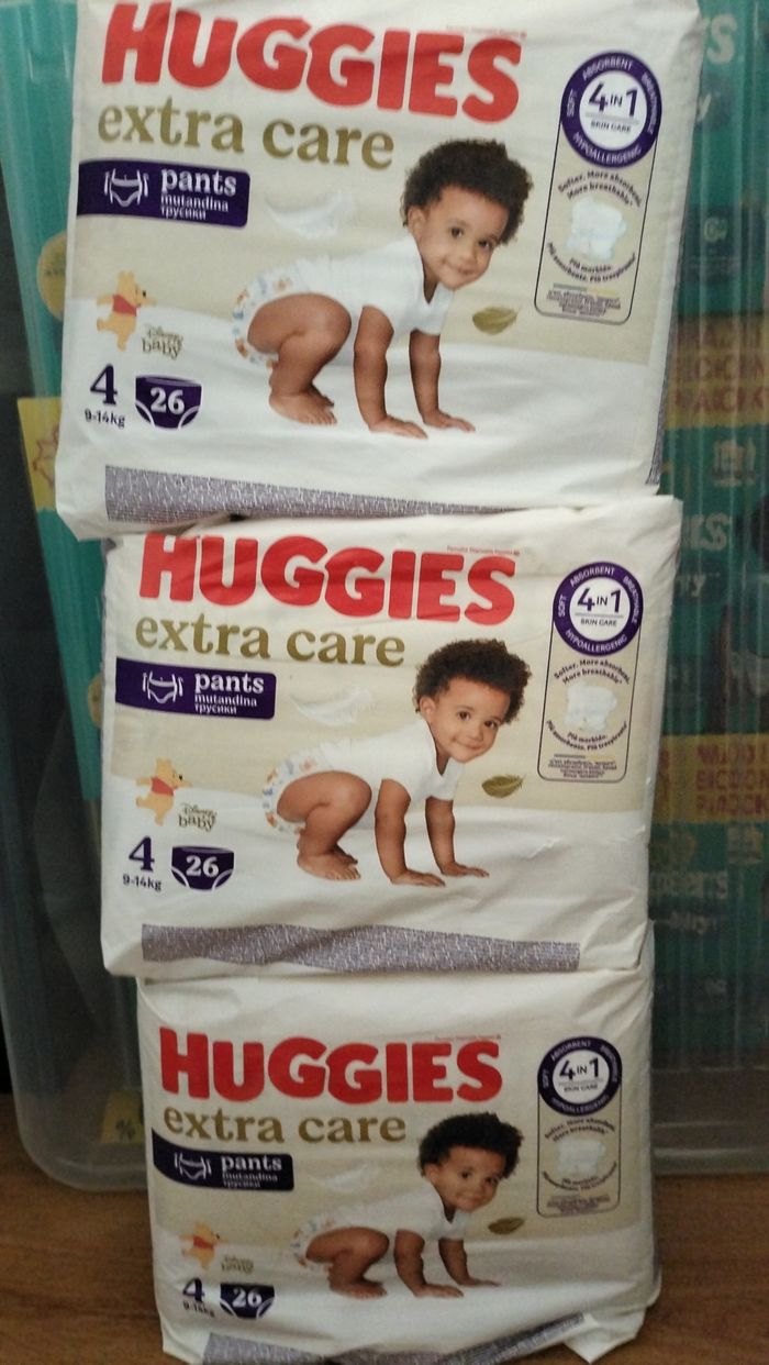 Lot de trois paquets de couches Huggies pants taille 4