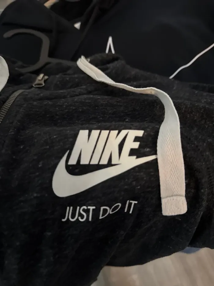 Veste légère Nike xs - photo numéro 3