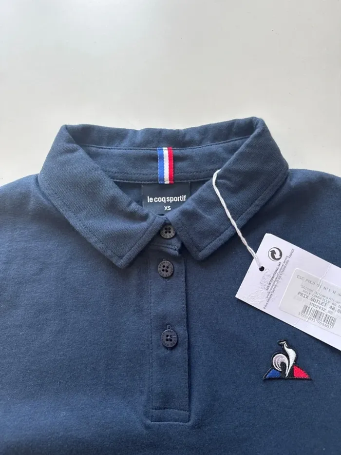 Polo Le Coq Sportif Femme XS – Bleu Marine – Neuf avec étiquettes - photo numéro 3