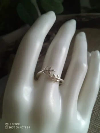 Bague feuille argentée