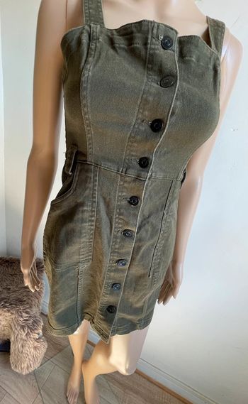 Titre : Robe H&M kaki taille S – Élégante et confortable