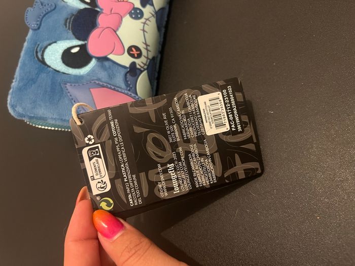 Loungefly porte feuille Stitch Scrump SDCC - photo numéro 4