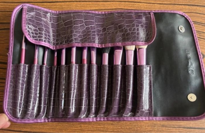Trousse de 12 pinceaux à maquillage Glow et Support pour pinceaux - photo numéro 3