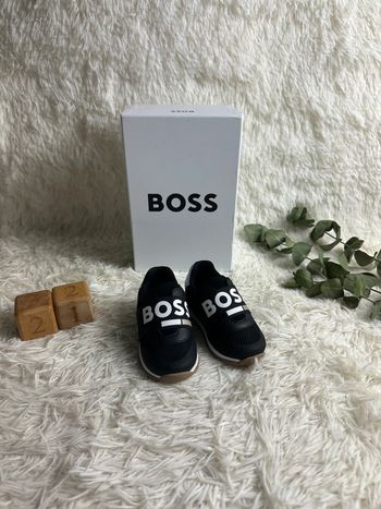 Paire de basket BOSS taille 21