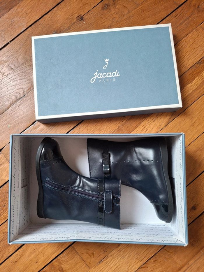 Bottes jacadi neuves taille 22 valeur 89 euros