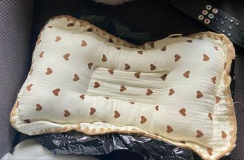 Petit oreiller couleur crème marron motif cœur