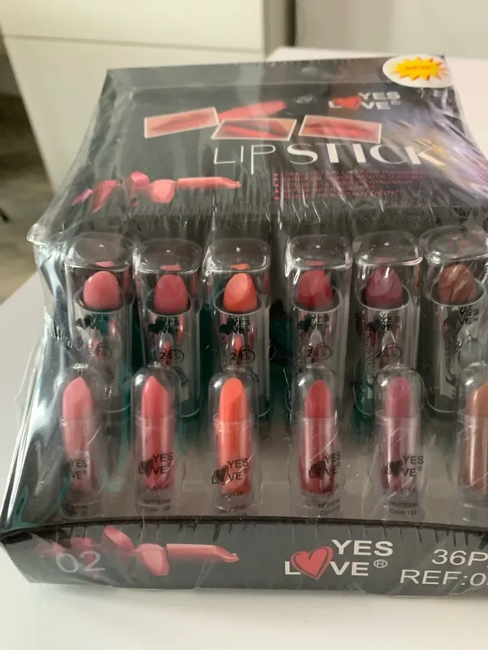Boite de rouges à lèvres - photo numéro 4
