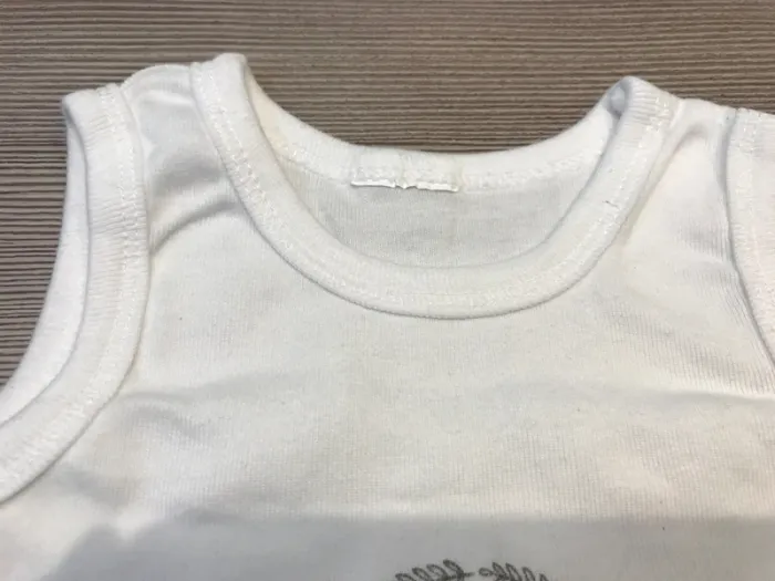 2 bodies sans manches 12 mois 🍋 - photo numéro 4