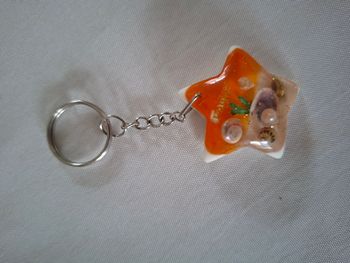 Lot de 2 porte-clés souvenirs (Phuket + Woody Woodpecker)