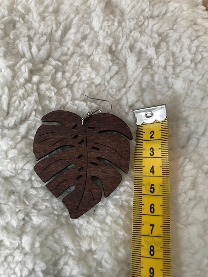 Boucles d'oreilles feuille en bois léger. - photo numéro 2