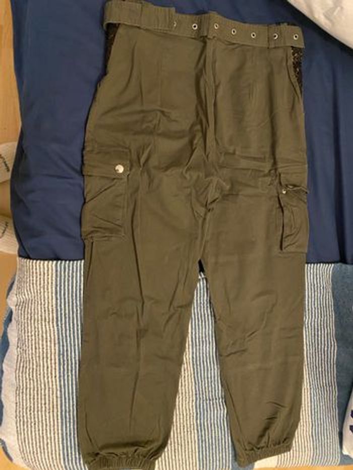Cargo kaki