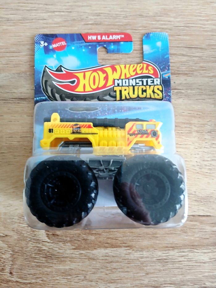 Lot de 6 Hot Wheels Monster Trucks 1:70 - photo numéro 4