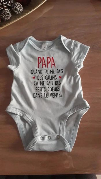 Body très bon état Taille 3 mois