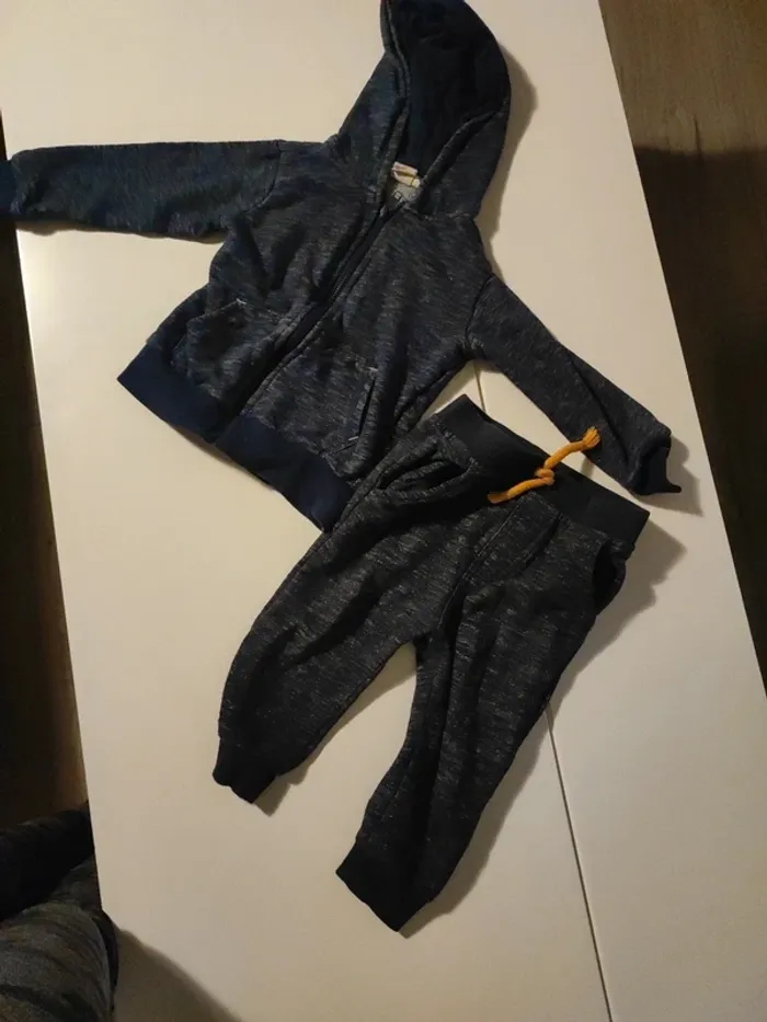 Ensemble jogging - photo numéro 2