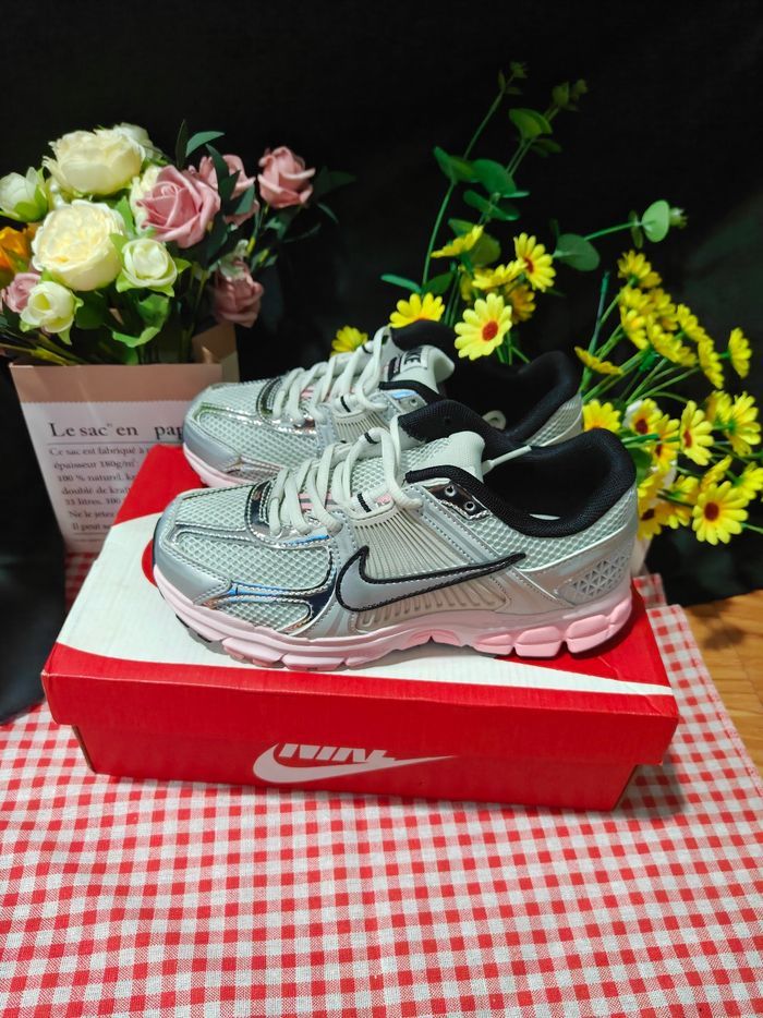 Nike Zoom Vomero 5 Photon Mousse Rose Poussière Taille 38