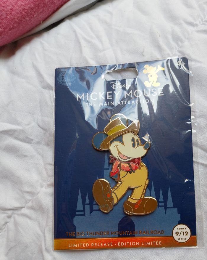 Pins Disney shopdisney