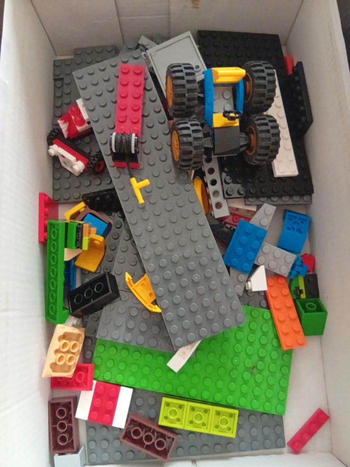 Boite Legos divers - photo numéro 3