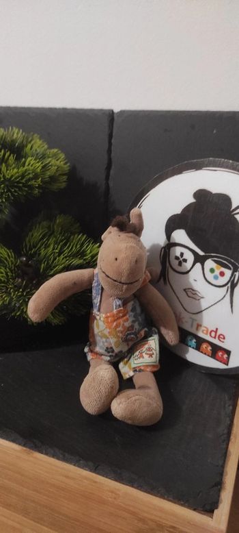 Doudou cheval la grande famille moulin roty 20 cm salopette marron fleur bleu