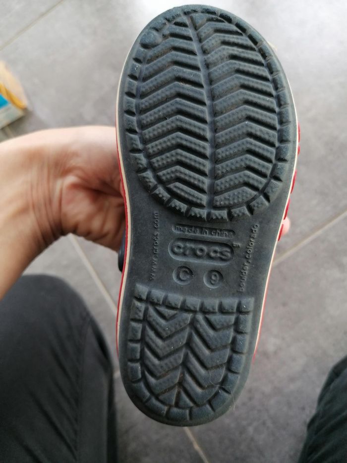 Sandale crocs taille 9 soit 25-26 bon état - photo numéro 4