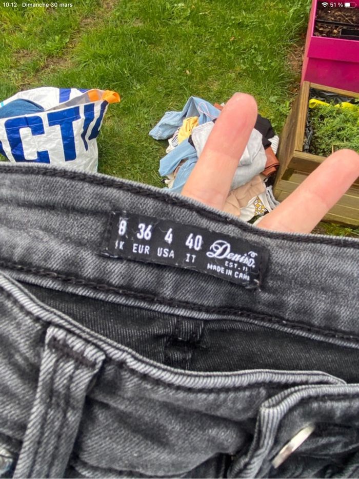 Jeans trouée - photo numéro 3
