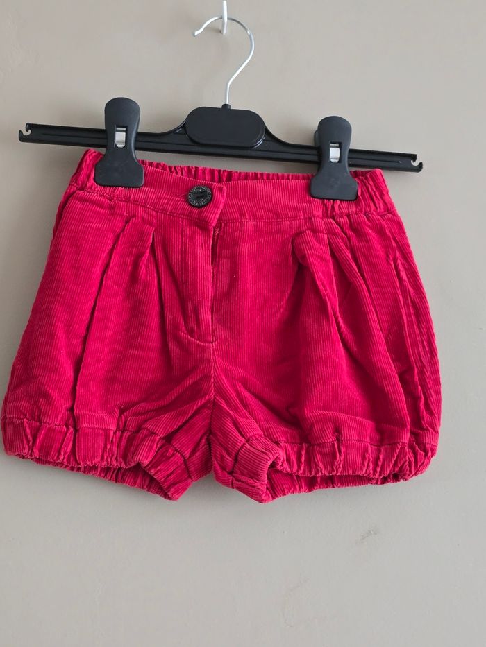 Short fille