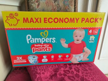 Couched Pampers Baby-Dry Pants (Taille 4)