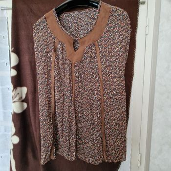haut marron avec motifs