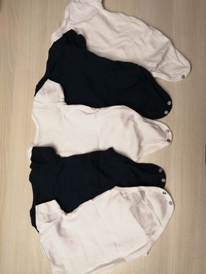 Lot 5 bodys manches courtes - photo numéro 2