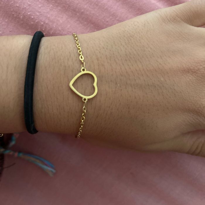Bracelet doré avec pendentif