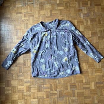 Chemise fleurie violette
