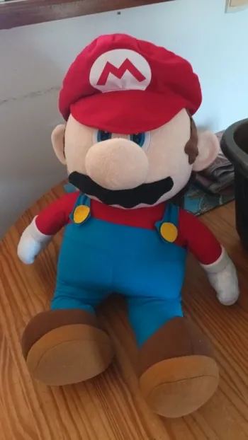 Grosse peluche Mario