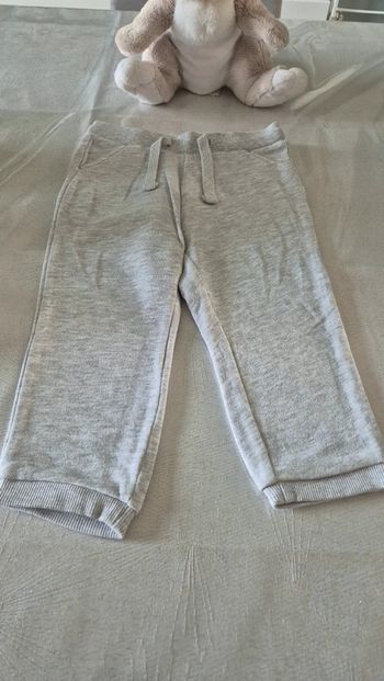 Bas de jogging kiabi 24 mois